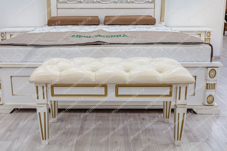 Фото Банкетка с каретной стяжкой (белая эмаль с золотой патиной) от производителя 'Муром-Мебель'