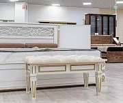 Фото Банкетка с каретной стяжкой (белая эмаль с золотой патиной) от производителя 'Муром-Мебель'