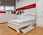 Фото Кровать Оливия (белая эмаль с серебряной патиной) от производителя 'Муром-Мебель'