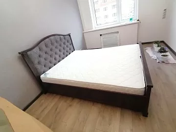 Кровать Кливия с мягкой спинкой из дуба