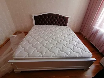 Кровать Кливия с мягкой спинкой из дуба
