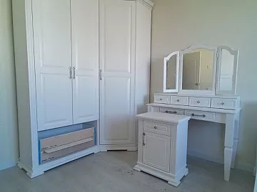 Дамский столик Оливия с зеркалом