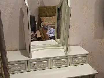 Дамский столик Оливия с зеркалом
