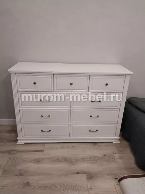 Фото Комод Венеция из массива сосны, ВхШхГ 1000х1400х450, цвет -  RAL 9010 от производителя 'Муром-Мебель'